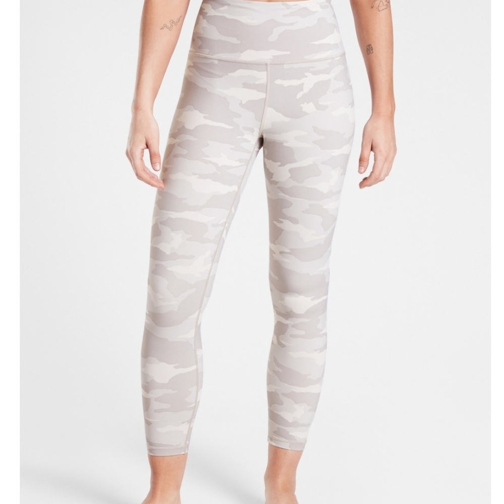 Athleta Gray Camo Elation 7/8 Tights Size XS